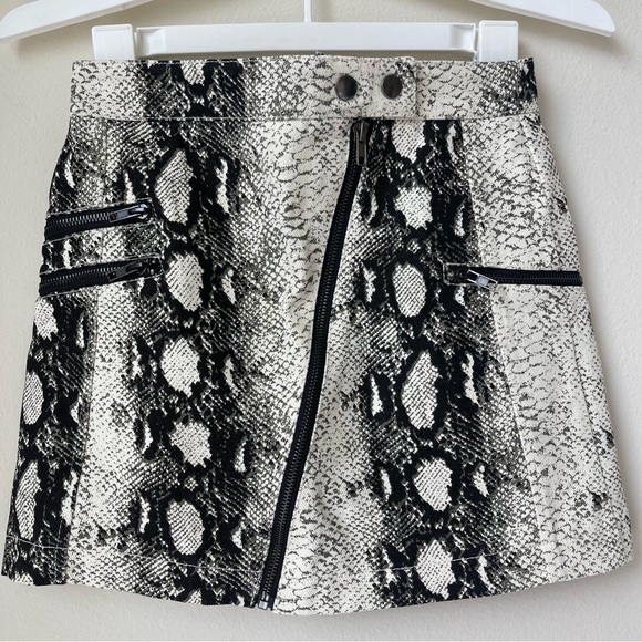 Princess Polly Alita Asymmetrical Snake Skin Print Mini Skirt Size 0 - Picture 4 of 10
